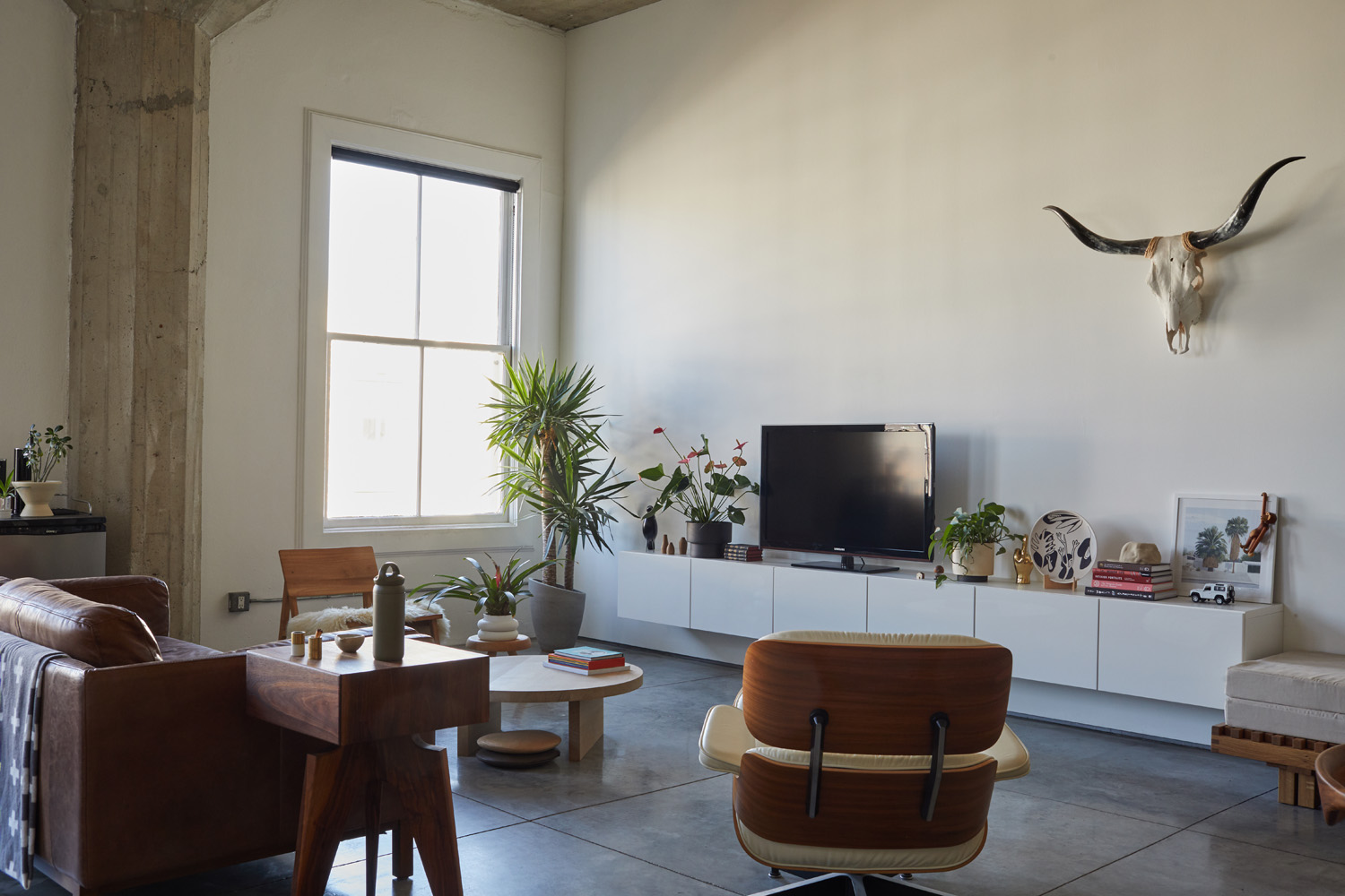 115 W. 4th St. Loft 311 Long Beach CA 90802 → Suprstructur